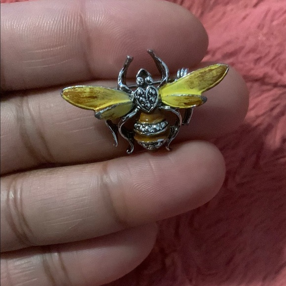 Jewelry - Vintage Yellow and Silver Bee Brooch